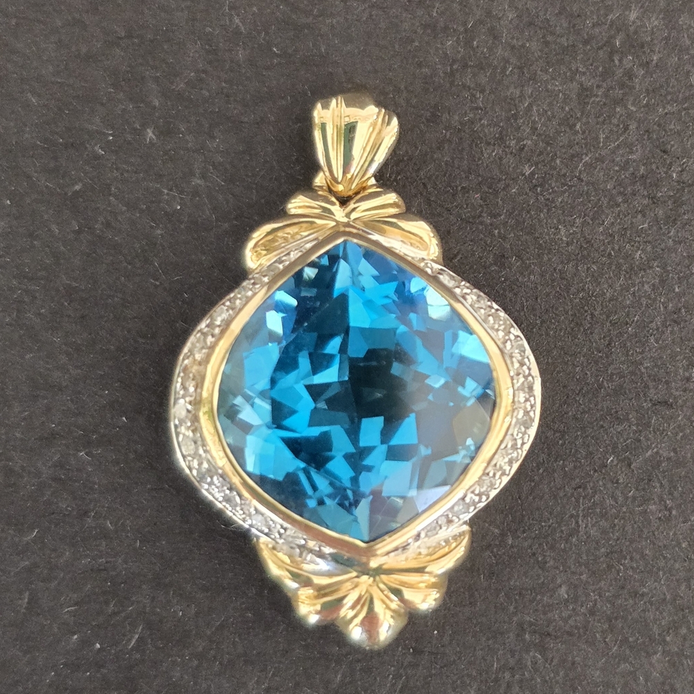 Stunning Large Vintage 14k Yellow Gold and 8.27ct Blue Topaz and Diamond Pendant